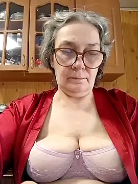 IrinaSweet54 online show from May 9, 2026, 7:13 am