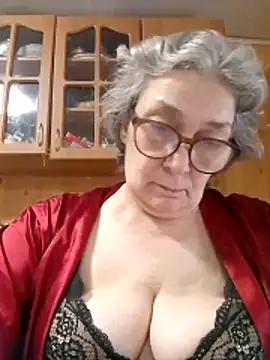 IrinaSweet54 online show from May 10, 2026, 7:35 am