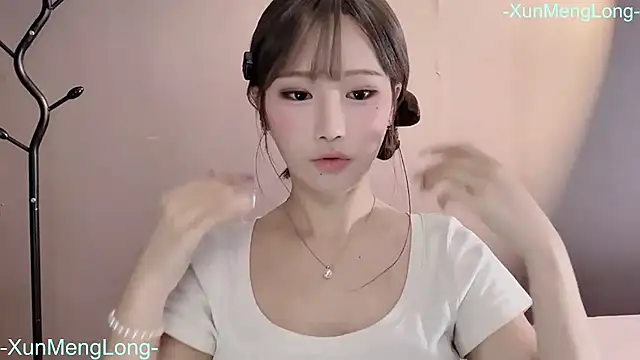 -XunMengLong- online show from April 12, 2026, 6:13 pm