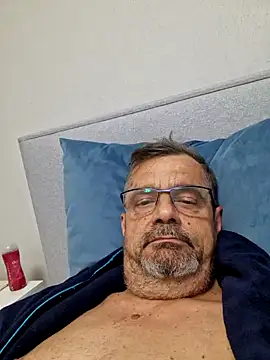 axecoman60 online show from February 28, 2025, 6:09 pm