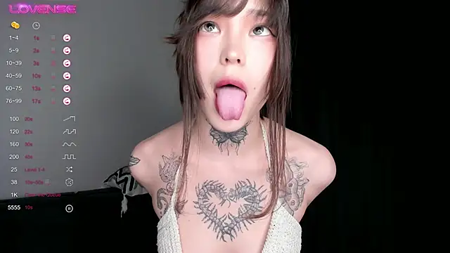 Snapshot of Dark_Ester chatting on October 1, 2025, 2:23 pm Dark Ester online show from October 1, 2025, 2:23 pm