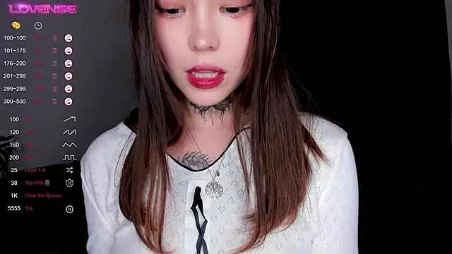 Snapshot of Dark_Ester chatting on November 21, 2025, 10:03 am Dark Ester online show from November 21, 2025, 10:03 am