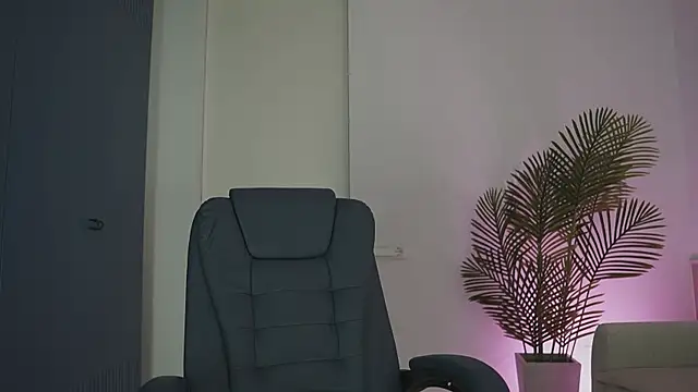 Yvonna One online show from April 15, 2026, 2:13 pm