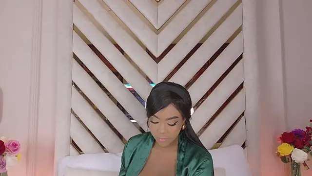 Lola King online show from July 9, 2026, 4:05 am