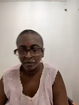 mamakarma1403 online show from June 25, 2026, 4:34 am