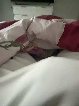 Snapshot of tiou72 chatting on February 14, 2026, 8:33 am tiou72 online show from February 14, 2026, 8:33 am