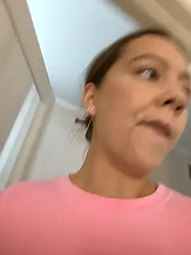 Snapshot of AliceBrayan chatting on October 1, 2025, 5:02 am AliceBrayan online show from October 1, 2025, 5:02 am