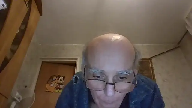 mariusica1xh online show from April 12, 2026, 10:59 pm