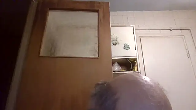 mariusica1xh online show from April 15, 2026, 6:37 pm