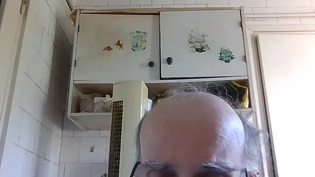 Snapshot of mariusica1@xh chatting on May 23, 2026, 2:43 pm mariusica1xh online show from May 23, 2026, 2:43 pm