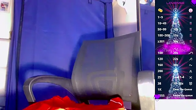 Snapshot of nicol_gill_ chatting on December 6, 2024, 5:44 pm nicol gill online show from December 6, 2024, 5:44 pm