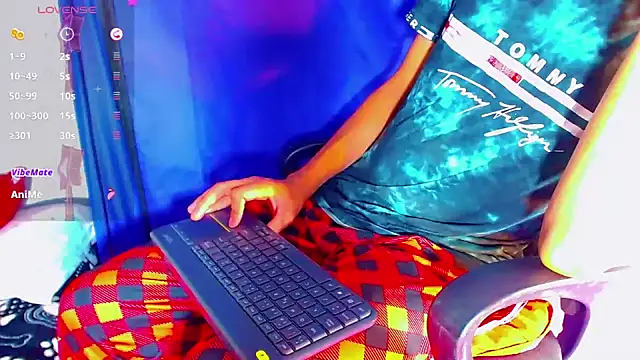 Snapshot of nicol_gill_ chatting on December 16, 2024, 5:22 pm nicol gill online show from December 16, 2024, 5:22 pm