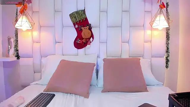 AslyGomez online show from December 20, 2024, 11:43 am