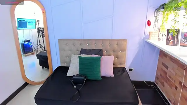 amber-hill online show from July 7, 2026, 12:09 pm
