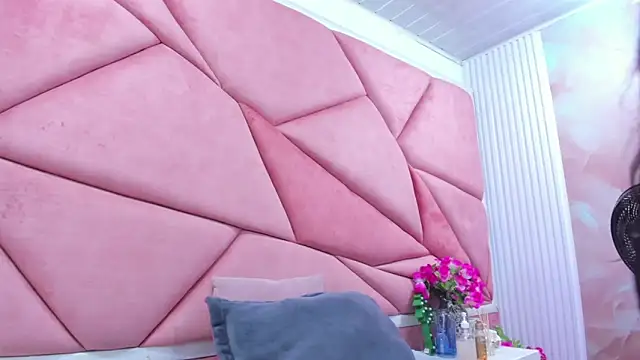 Mariana Prin online show from March 22, 2026, 2:37 am