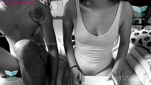 isissun03 online show from November 4, 2025, 3:33 pm