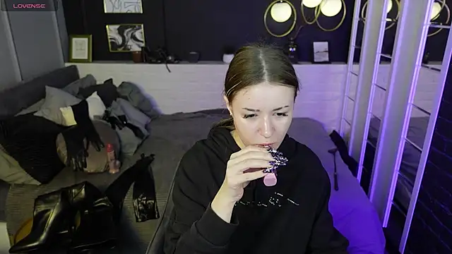 Snapshot of Lily_Moonlight chatting on March 6, 2025, 7:47 am Lily Moonlight online show from March 6, 2025, 7:47 am