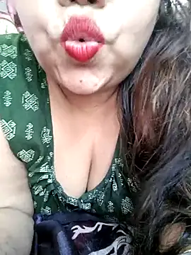 Snapshot of Beautyy38 chatting on September 9, 2025, 6:57 am Beautyy38 online show from September 9, 2025, 6:57 am