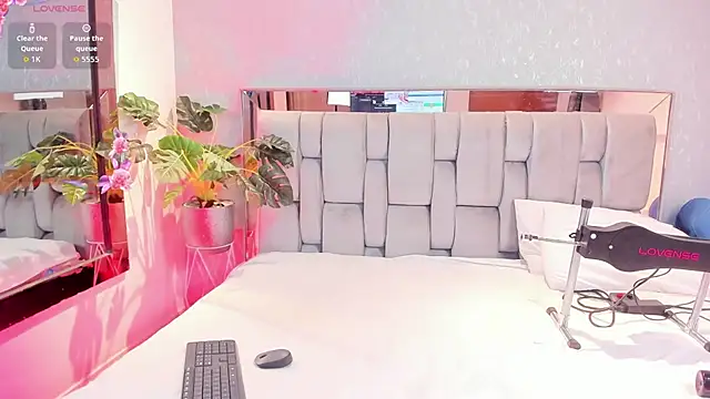 Snapshot of RoseTaylor__ chatting on January 17, 2026, 5:34 am RoseTaylor online show from January 17, 2026, 5:34 am