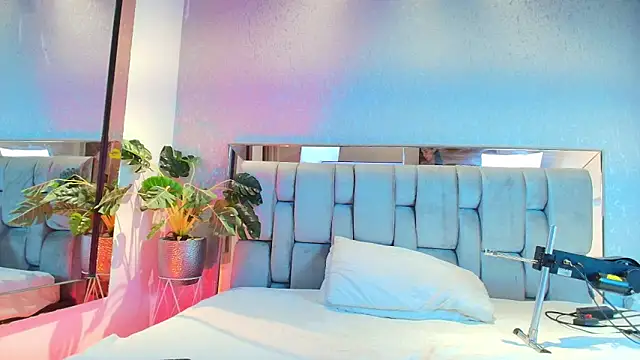 Snapshot of RoseTaylor__ chatting on February 12, 2026, 5:02 am RoseTaylor online show from February 12, 2026, 5:02 am