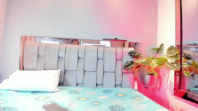 Snapshot of RoseTaylor__ chatting on February 27, 2026, 5:07 am RoseTaylor online show from February 27, 2026, 5:07 am