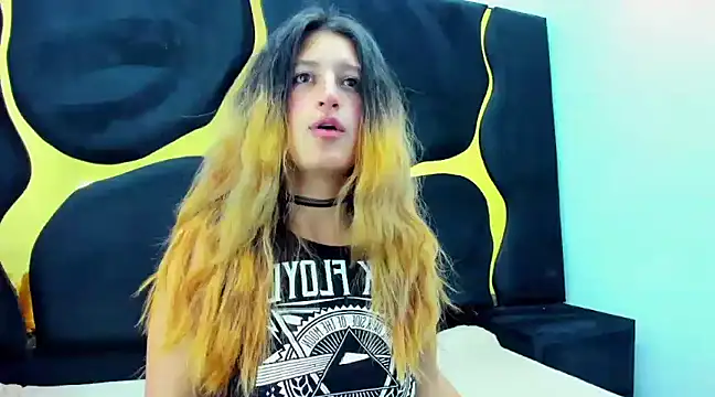 GiaRoussel online show from February 15, 2025, 1:27 pm