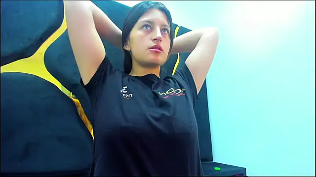 GiaRoussel online show from February 25, 2025, 7:47 pm