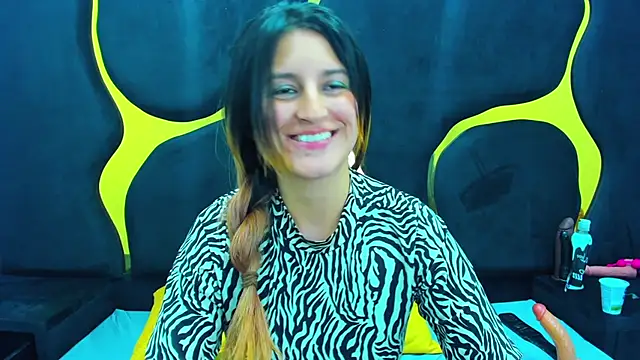 GiaRoussel online show from March 6, 2025, 6:59 pm