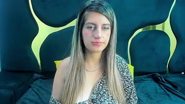 GiaRoussel online show from October 17, 2025, 3:58 pm