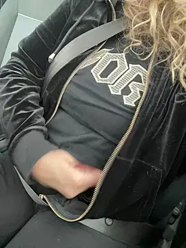 JenniLowen online show from February 12, 2025, 4:00 pm