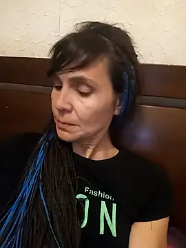 Francenia lolis online show from September 19, 2025, 8:31 pm