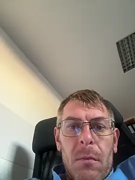 Snapshot of adrian90bi11 chatting on May 1, 2026, 3:38 pm adrian90bi11 online show from May 1, 2026, 3:38 pm