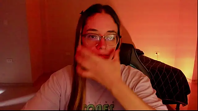 atenas 05  online show from September 12, 2025, 6:19 pm