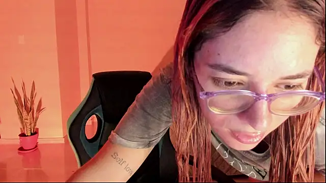 atenas 05  online show from February 14, 2026, 10:50 pm