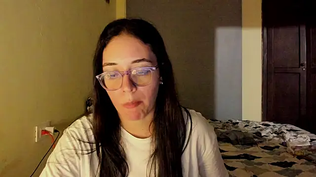 Snapshot of atenas_05_ chatting on June 6, 2026, 11:42 pm atenas 05 online show from June 6, 2026, 11:42 pm