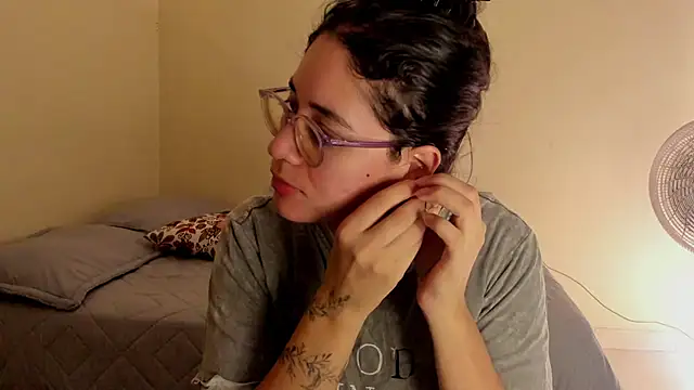 Snapshot of atenas_05_ chatting on July 5, 2026, 3:52 pm atenas 05 online show from July 5, 2026, 3:52 pm