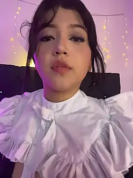 alisson carolina73 online show from December 18, 2025, 1:22 am