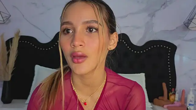 Snapshot of Carohorny4u chatting on April 28, 2026, 12:53 am Carohorny4u online show from April 28, 2026, 12:53 am