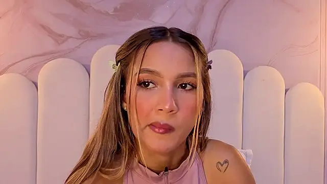 Snapshot of Carohorny4u chatting on May 29, 2026, 9:13 pm Carohorny4u online show from May 29, 2026, 9:13 pm