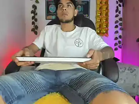 mikee scooth online show from February 1, 2025, 12:40 am