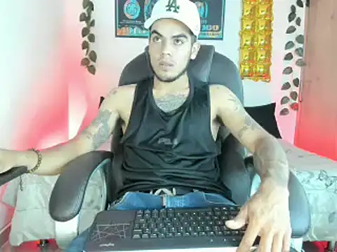 mikee scooth online show from February 9, 2025, 3:43 am