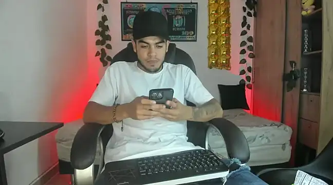 mikee scooth online show from February 11, 2025, 4:01 am