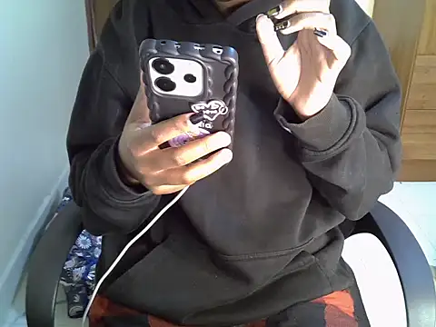 Caryyyl online show from March 8, 2026, 10:19 am