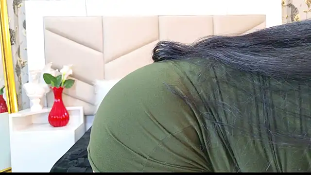 AlizonMoreti online show from October 26, 2025, 2:12 pm