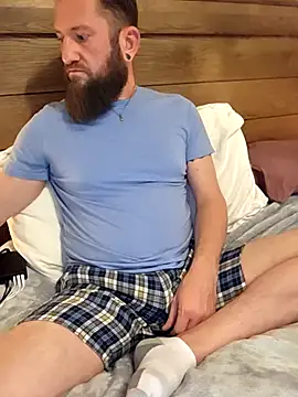 Snapshot of Icebearsticlese chatting on February 9, 2026, 2:59 am Icebearsticlese online show from February 9, 2026, 2:59 am