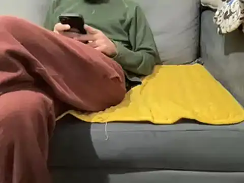 4small4inchlol online show from February 3, 2025, 9:07 pm