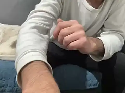 4small4inchlol online show from February 22, 2025, 10:40 am