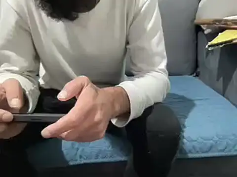 4small4inchlol online show from February 23, 2025, 4:13 pm