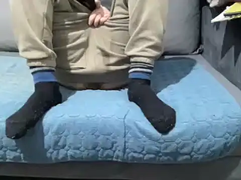 4small4inchlol online show from February 25, 2025, 8:51 pm