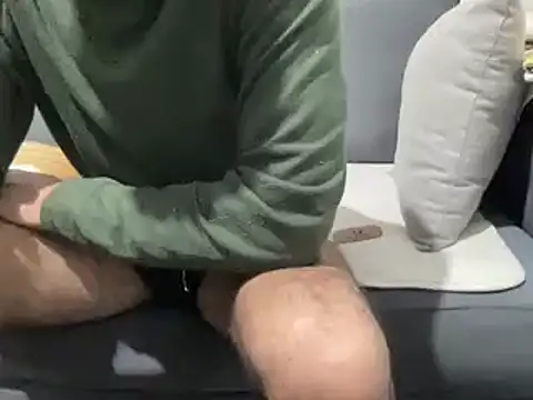 4small4inchlol online show from March 15, 2025, 1:19 am